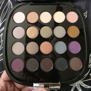 Marc Jacobs Pink and Gold Eyeshadow Palette Versatile Makeup